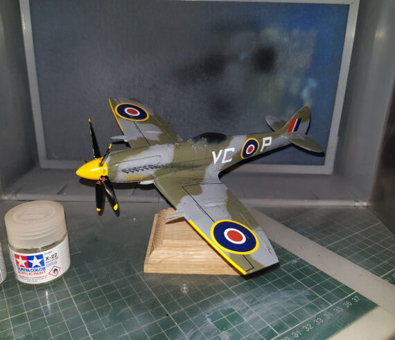 Airfix Supermarine Spitfire MKXIV scale 1/48