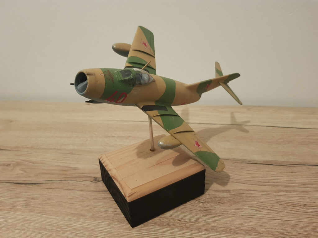 Revell Mig 15 Fagot Scale 1/48 in flight