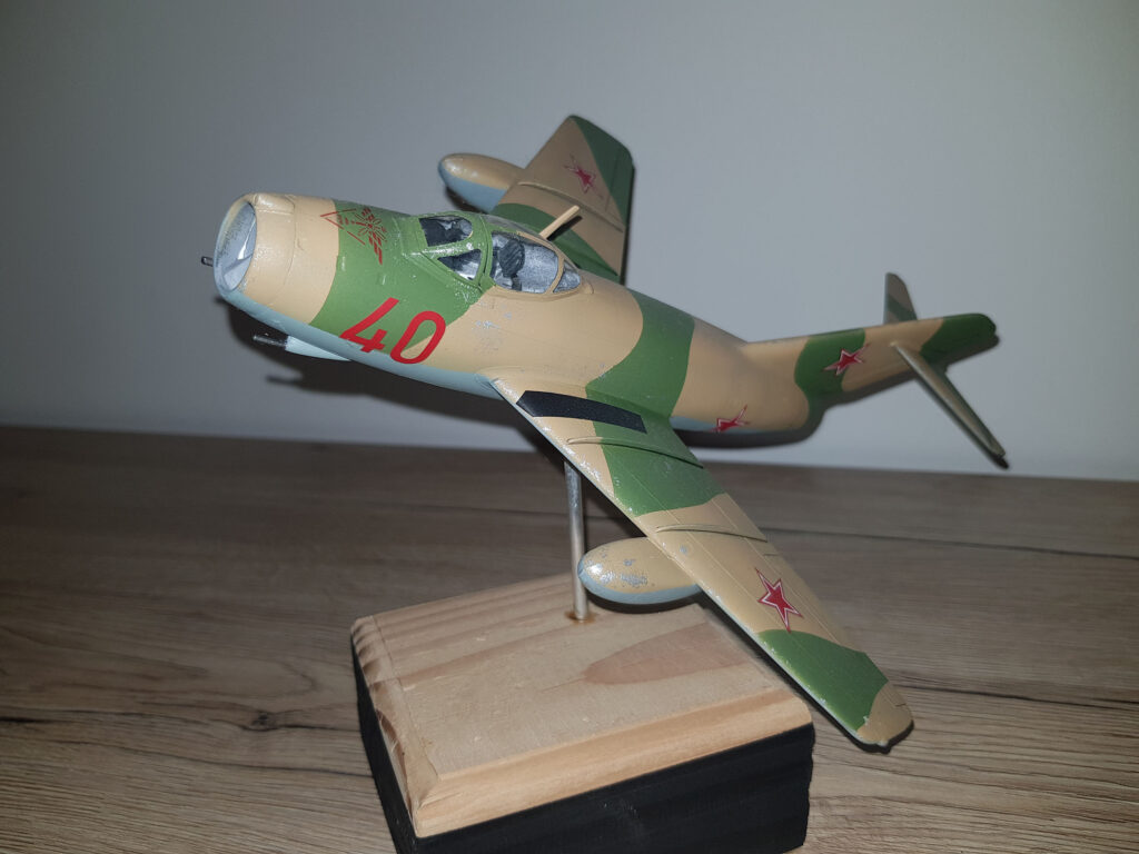 Revell Mig 15 Fagot Scale 1/48 in flight