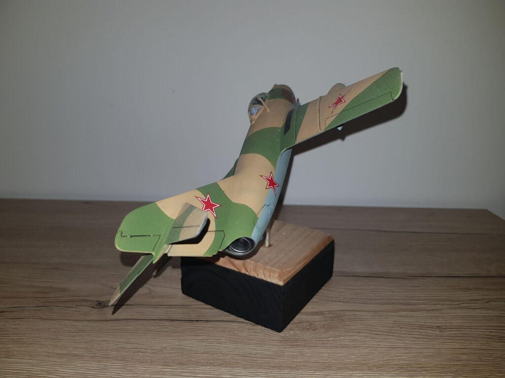 Revell Mig 15 Fagot Scale 1/48 in flight