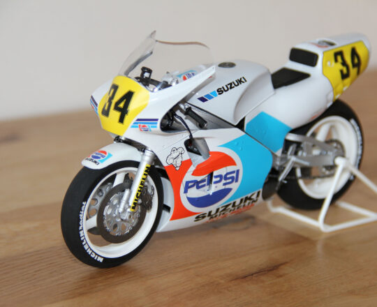 Fujimi Suzuki RGV 500 Pepsi Kevin Schwantz